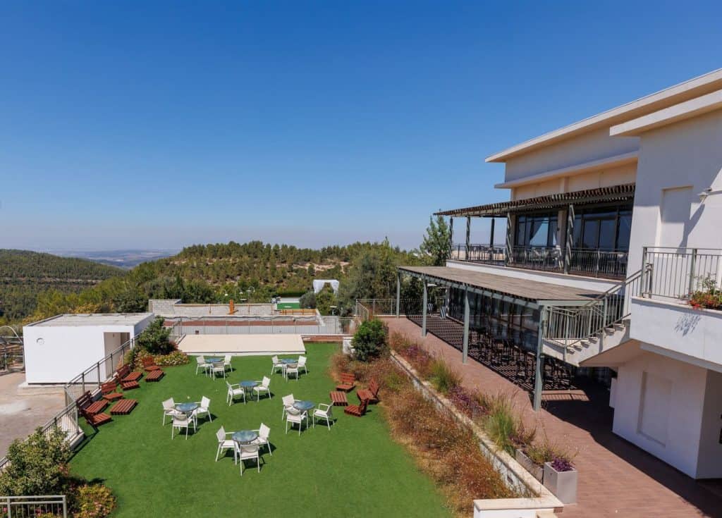 Zvi Lapian 2024 Family Pesach Program in Central Israel Passover